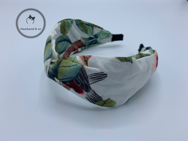 Brede booghaarband met twist in bloemenprint, wit (art.nr. 107-07)
