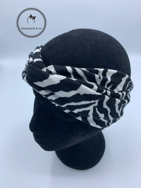 Elastische haarband met twist in zwart met witte zebraprint  (art. nr. 109-06)