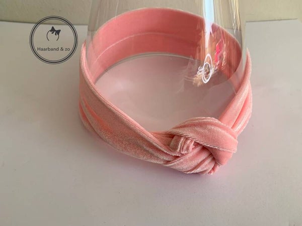 Fluwelen elastische, baby haarband met knoop, in de kleur roze (118-04)