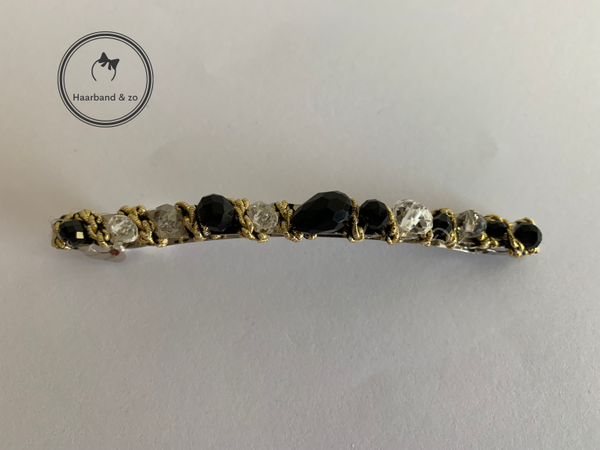 Grote smalle haarclip, volgeregen met glimmende kralen en gouddraad, zwart. (art.nr. 134-01)