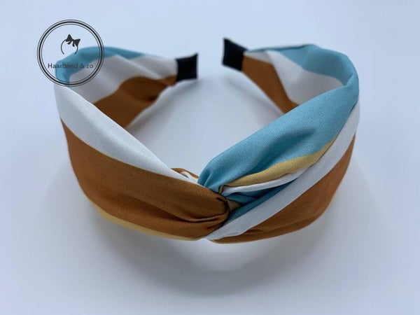 Brede satijnen haarband met twist, gestreept, khaki/beige/blauw (art.nr 155-06)