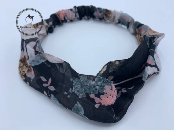 Elastische haarband van transparant chiffon, in bloemenprint hoofdkleur zwart (art.nr. 157-07)