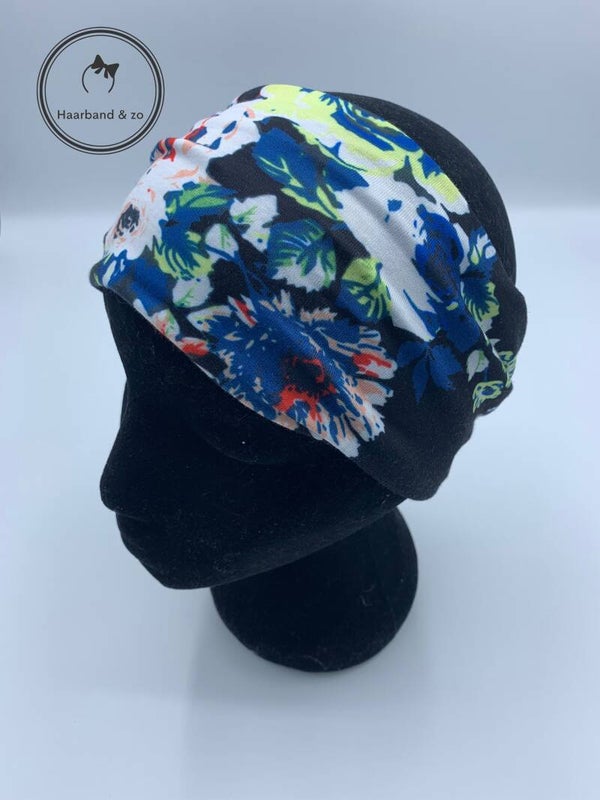 Super brede elastische haarband, bloemenprint met zwarte ondergrond (art.nr.. 160-04)