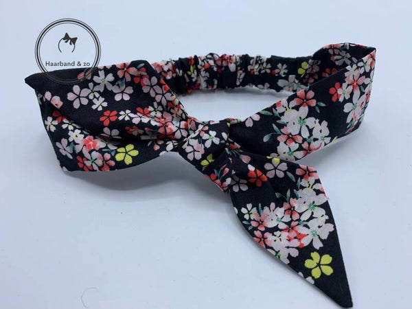 Haarband & zo, Haarband voor kinderen van katoen met elastische band in bloemenprint met zwarte ondergrond (art.nr. 177-04)