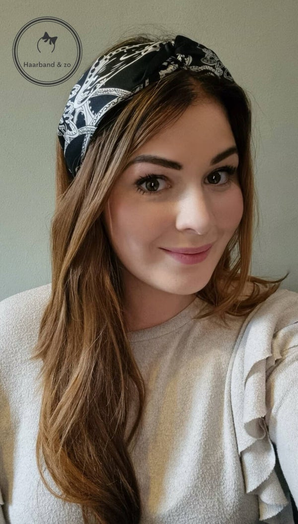 brede booghaarband met twist van satijn, in paisley motief, zwart (art.nr. 195-04)