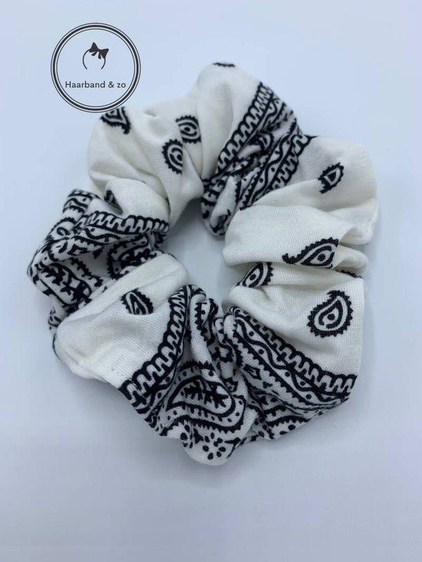 Scrunchie (wokkel/frutsel) met bandana-motief in de kleur wit (206-01)