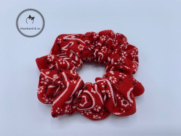 Scrunchie (wokkel/frutsel) met bandana-motief in de kleur rood (206-05)