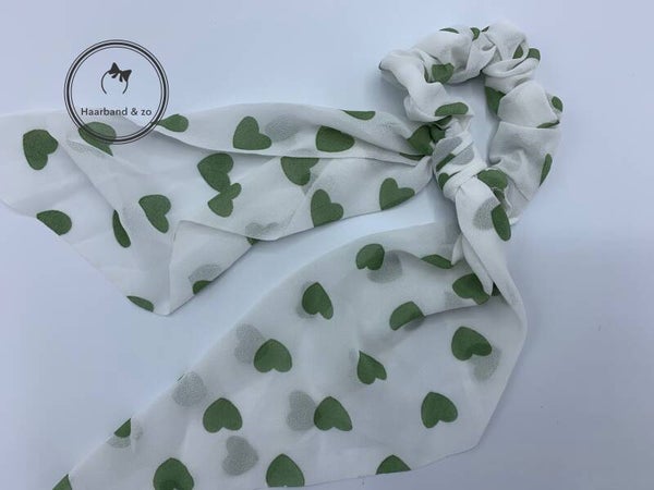 Sjaal scrunchie (wokkel / frutsel) hartjesmotief, creme/grijsgroen (209-02)