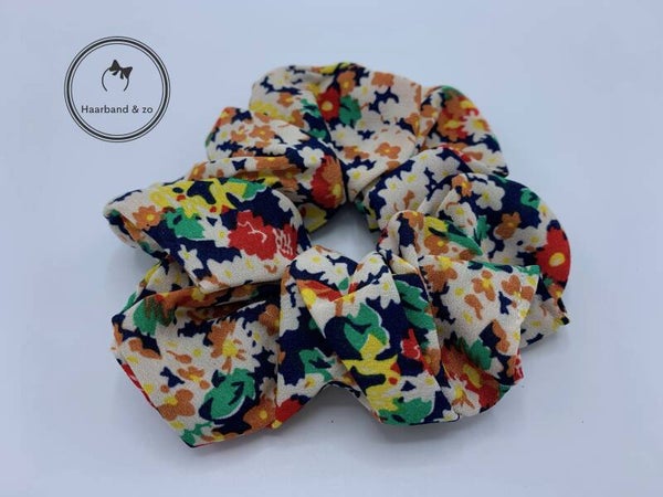 Grote scrunchie in bloemenprint (art.nr. 211-03)