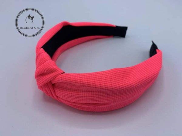 Brede haarband met knoop van satijn in wafelpatroon, neon-roze (art.nr. 225-04)