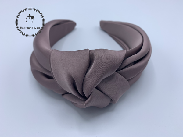 Extra brede booghaarband met knoop van satijn, smokey plum (art.nr. 270-02)