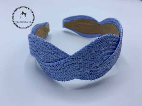Booghaarband van riet met overslagen in de kleur lichtblauw (art.nr. 271-06)