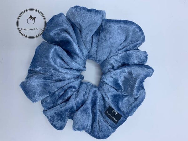 Haarband & zo XL scrunchie, velours in de kleur lichtblauw. (art.nr. 274-02)
