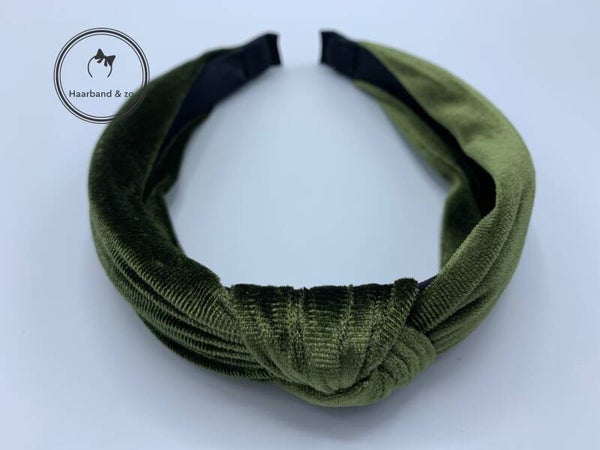 Fluwelen booghaarband met knoop, in de kleur groen (art.nr. 46-04)