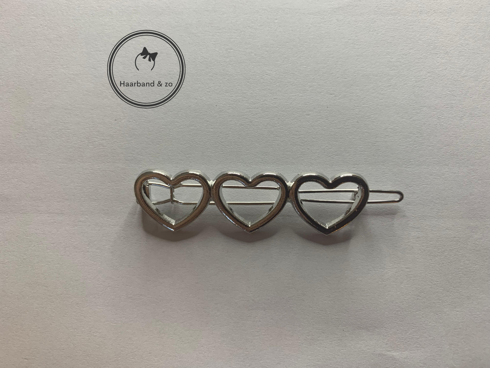 Haarspeld met drie zilveren hartjes (art. nr. 37-01)
