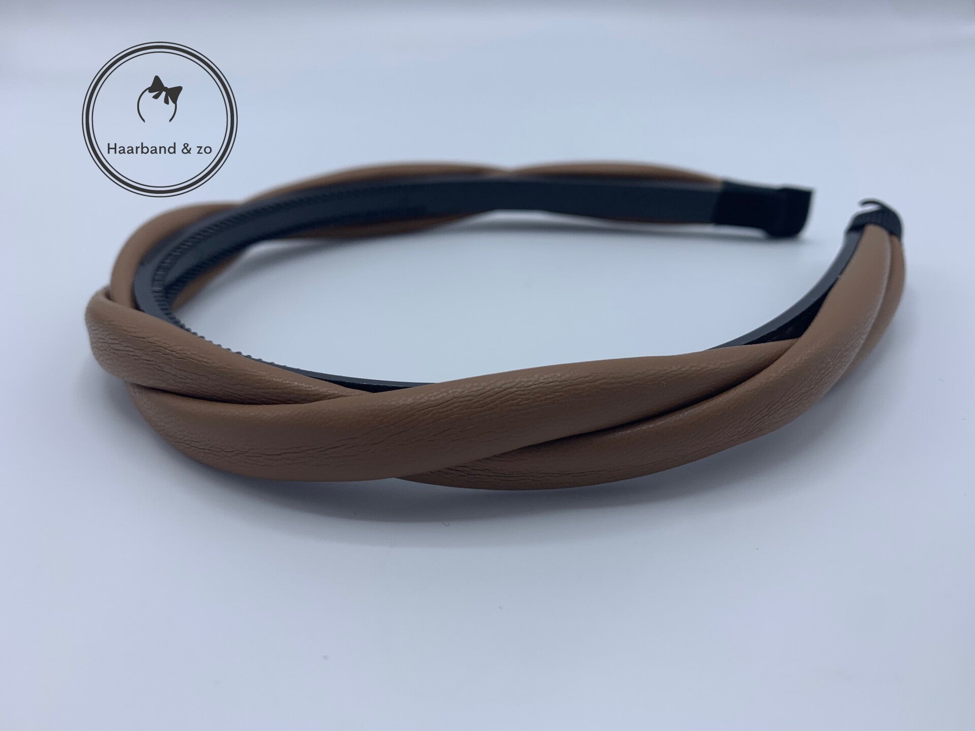 Smalle haarband in lederlook met overslagen, kleur bruin (art.nr. 66-04)