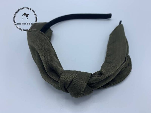 Dunne booghaarband met grote strik, satijn, armygroen (art.nr. 72-01)