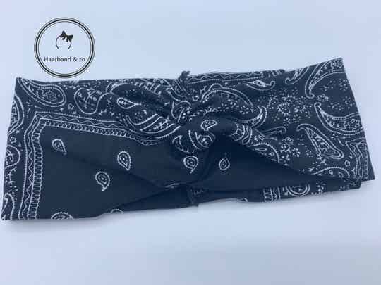Elastische haarband met twist in bandana-motief, in de kleur zwart (art.nr. 204-06)