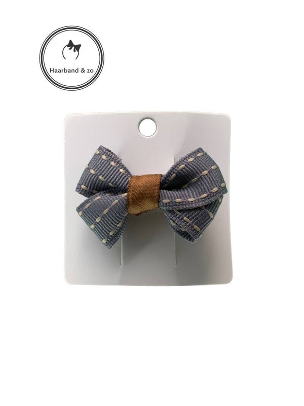 Mini haarspeldje met grijs strikje met bruin detail (art.nr. 85-03)