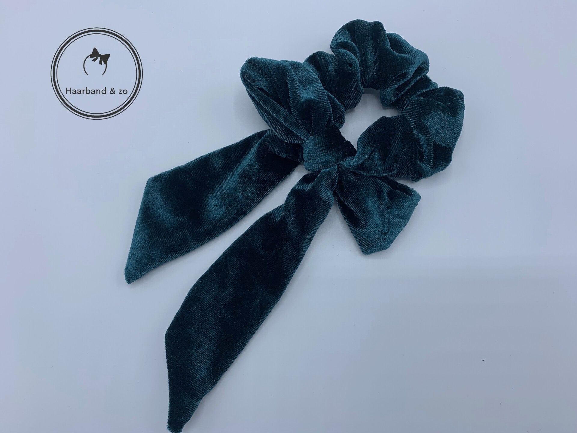 Fluwelen scrunchie met strik, blauwgroen (art.nr. 77-01)