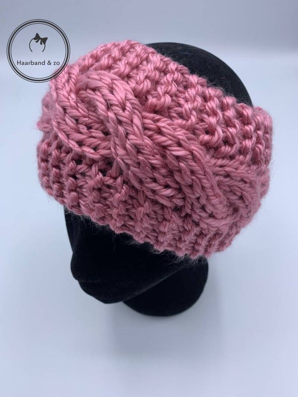 Extra brede gebreide hoofdband in oud-roze met subtiele glitter. (art.nr. G02-01)