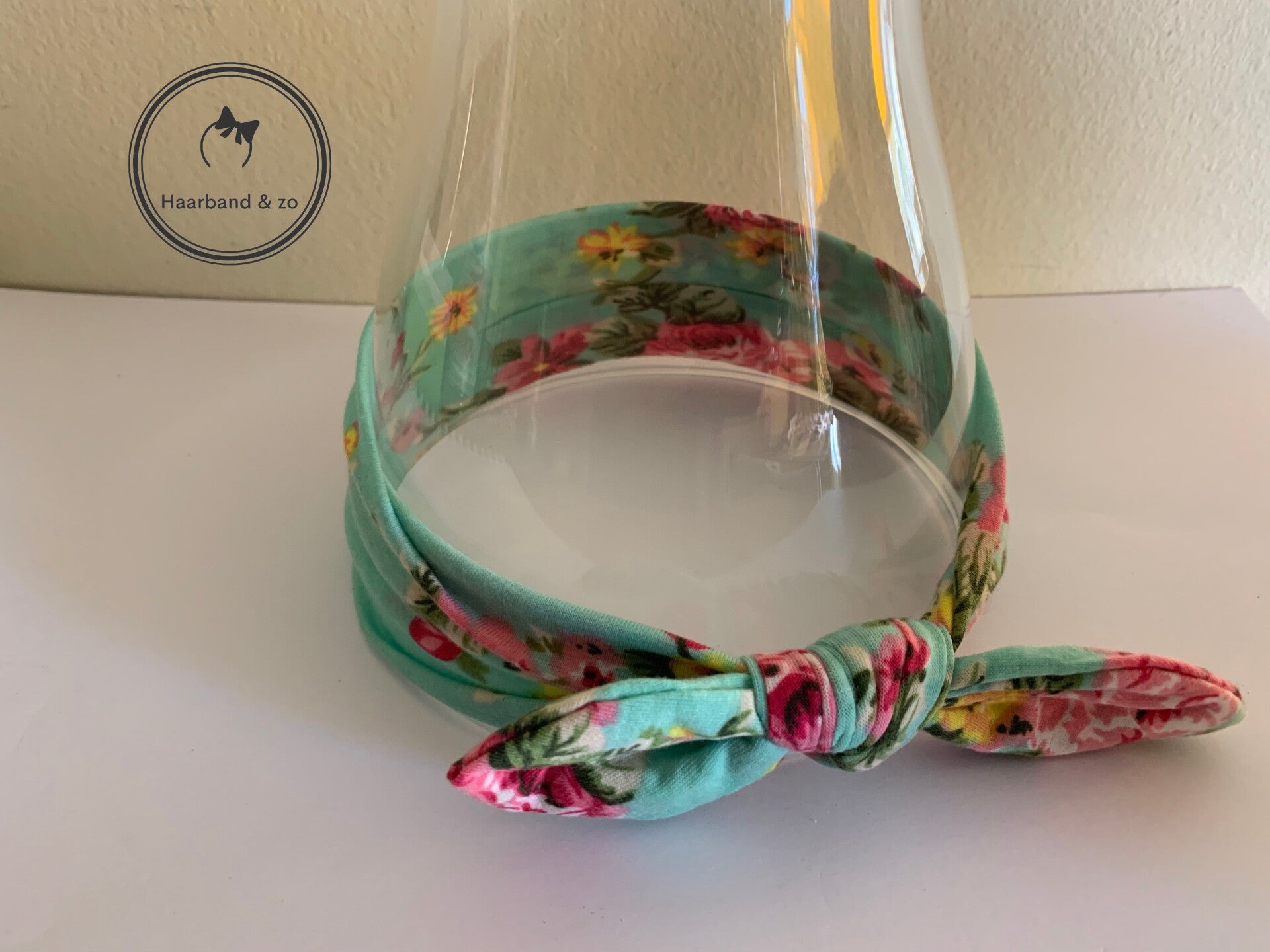 Elastische baby haarband met mooie bloemenprint, steengroen met roze rozen (art.nr. 117-08)