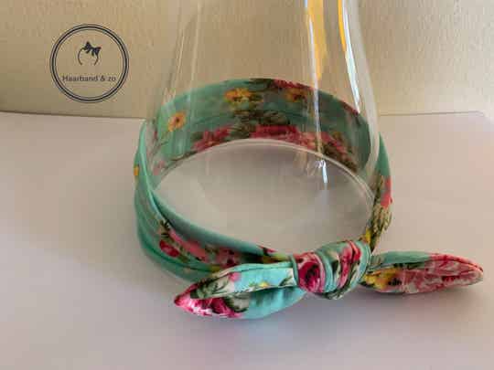 Elastische baby haarband met mooie bloemenprint, steengroen met roze rozen (art.nr. 117-08)