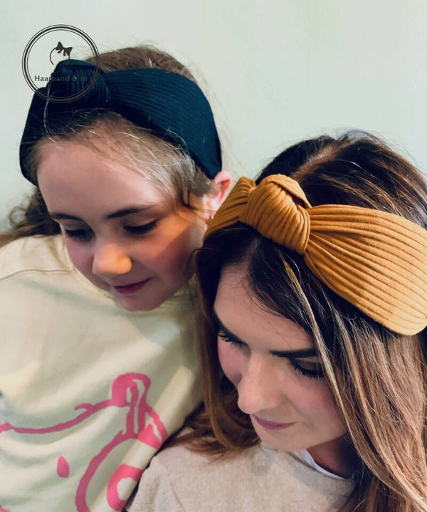 Brede booghaarband met knoop, ribbelstof ciderkleur (art.nr. 194-01)