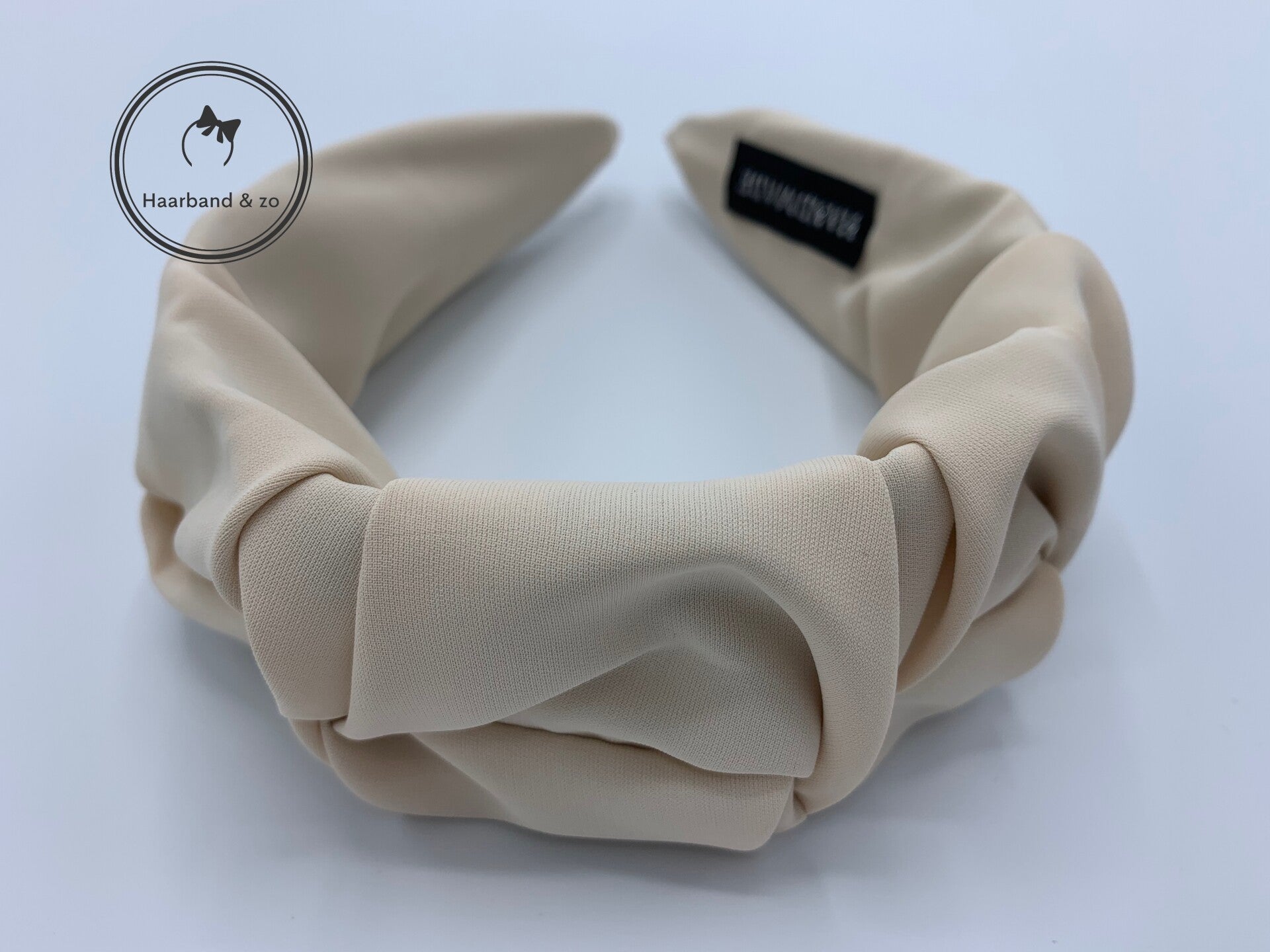 Brede geruffelde haarband van satijn, beige (art.nr. 158-08)