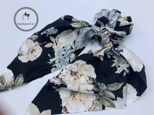 Sjaal scrunchie, bloemenmotief, hoofdkleur zwart (164-04)