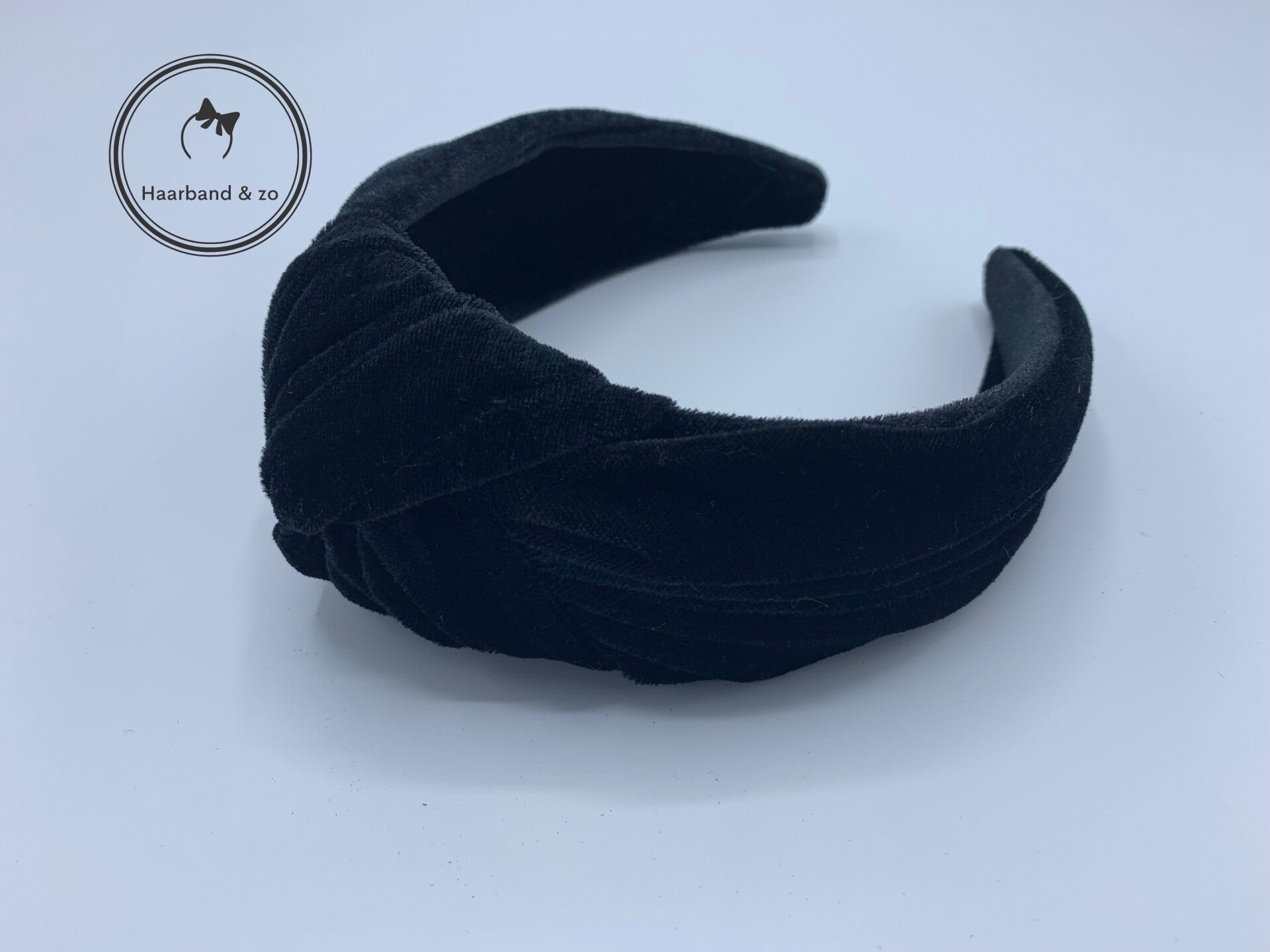 Extra brede booghaarband van glanzend fluweel, zwart (art.nr. 223-01)