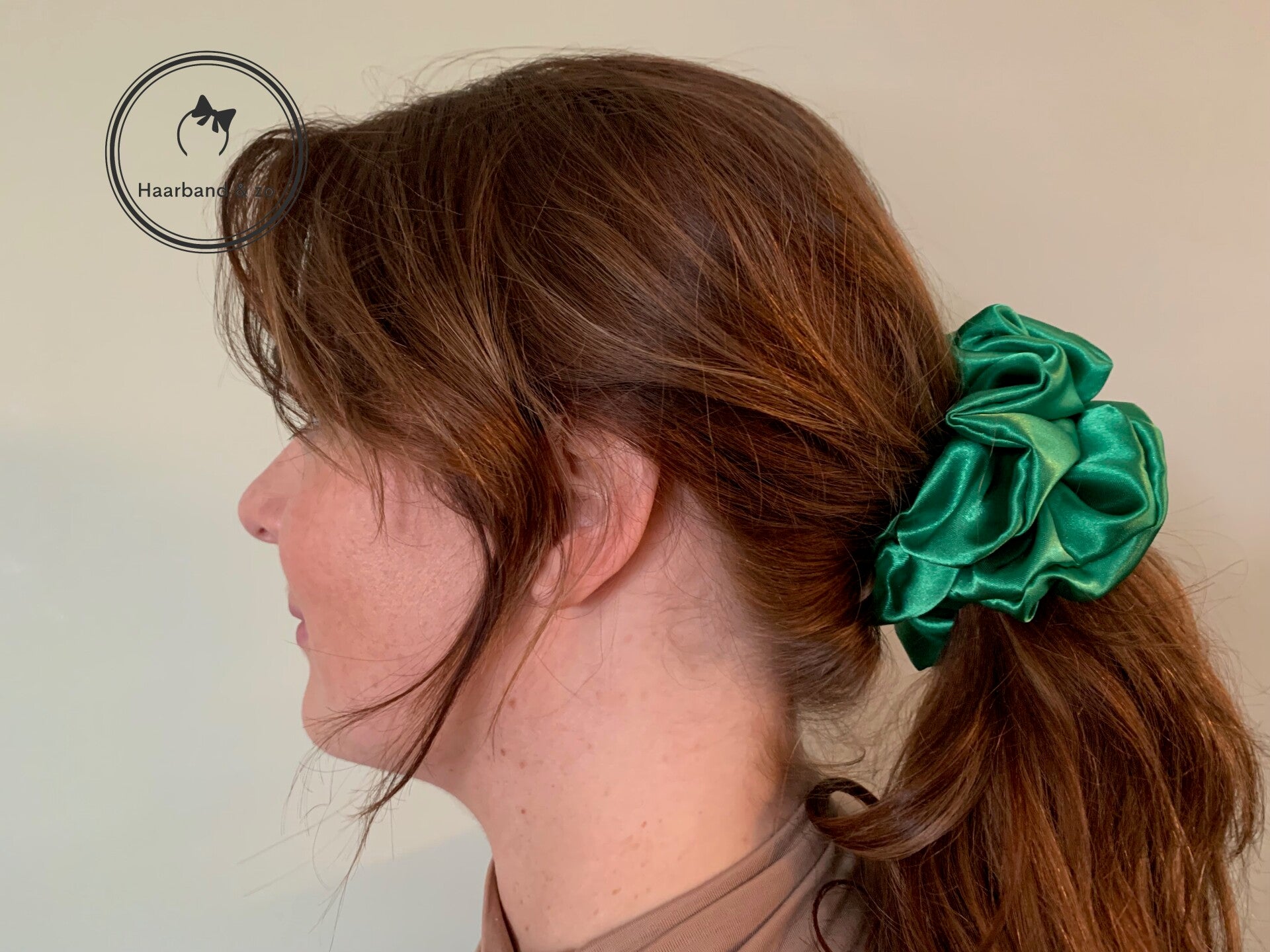 Haarband & zo, Grote scrunchie van satijn in appelgroen (art.nr. 177-08)