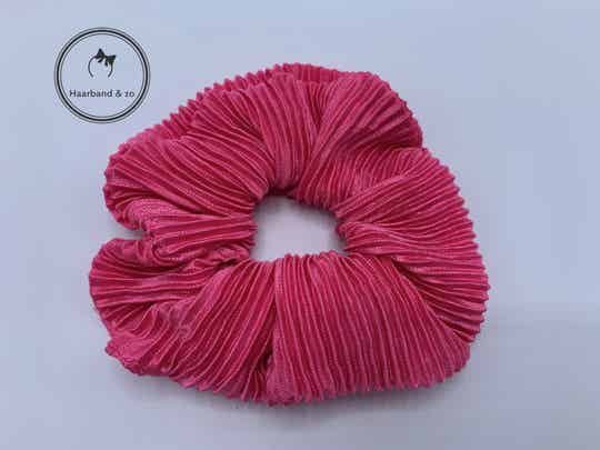 Scrunchie (frutsel) van plissé satijn, fuchsia (art.nr. 35-06)