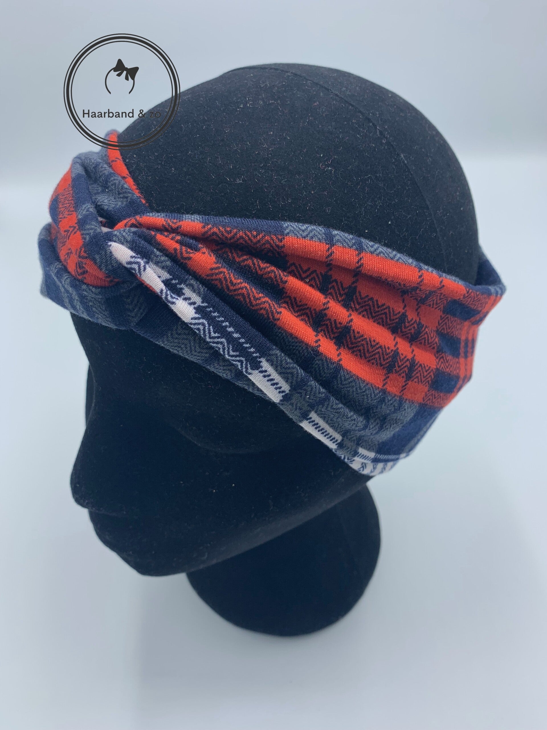 Elastische haarband met twist in ruit motief, d.blauw/rood (art.nr. 107-02)