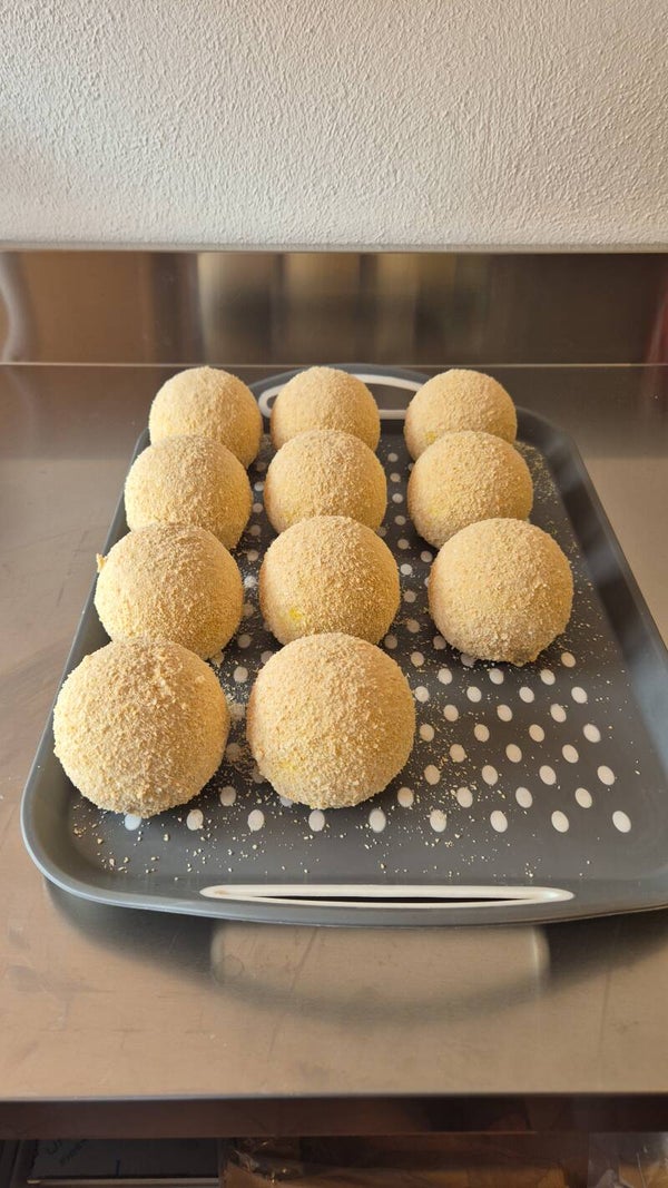 Arancini végétarien fait maison avec puavron,aubergines,souce tomate,Formages doux filant,parmesan