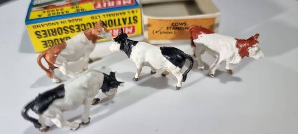 Merit Cows Standing 4 in the box 5100