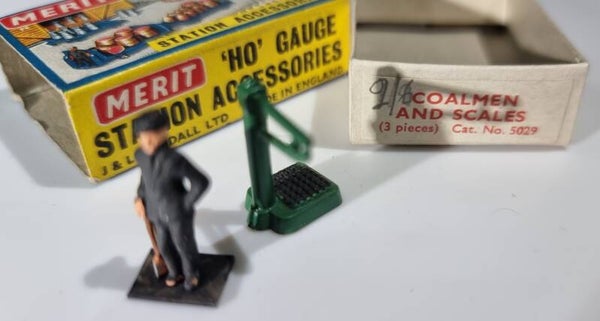 Merit Coalman and scales the box 5029