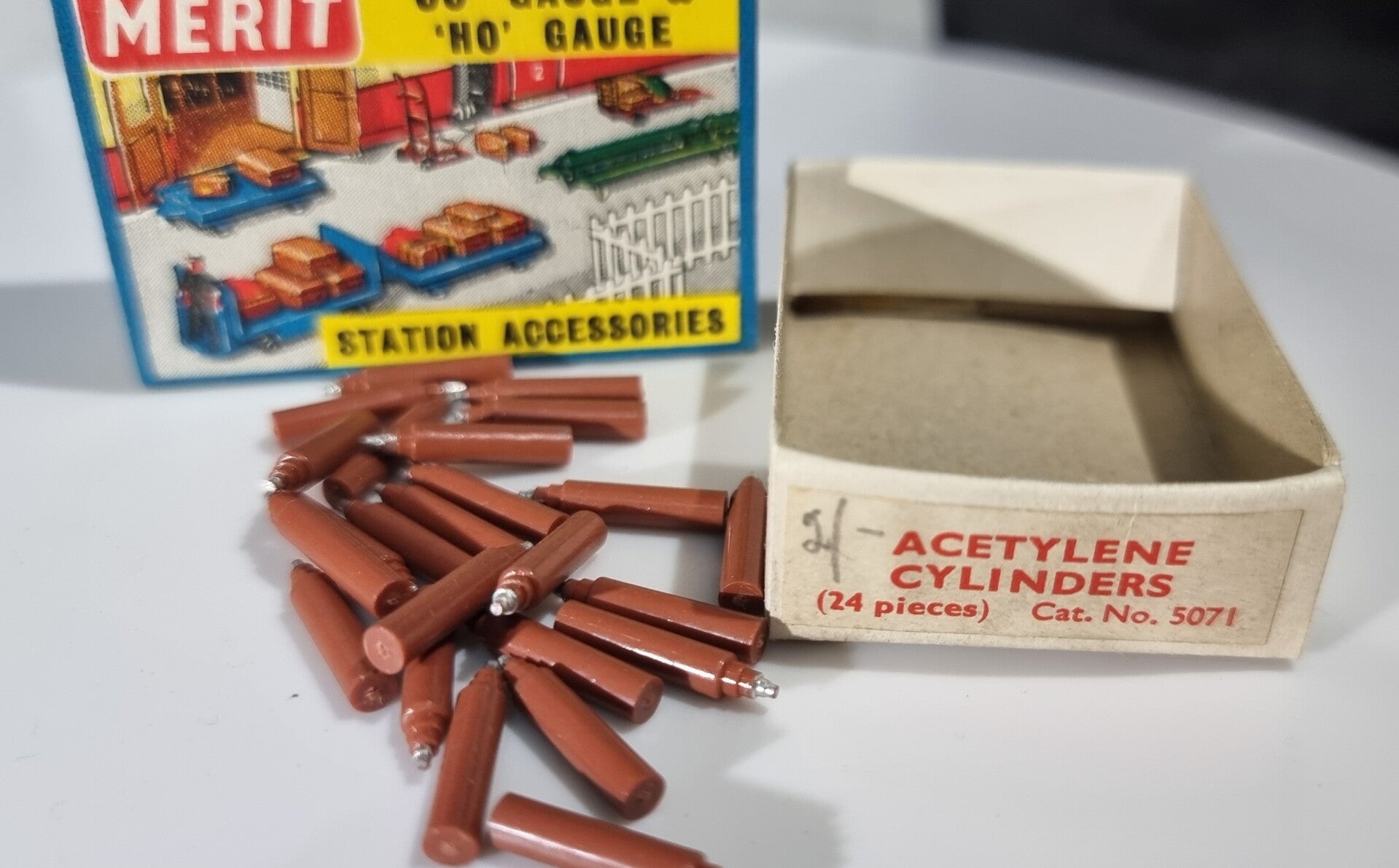 Merit Acetylene Cylinders 24 in the box 5071