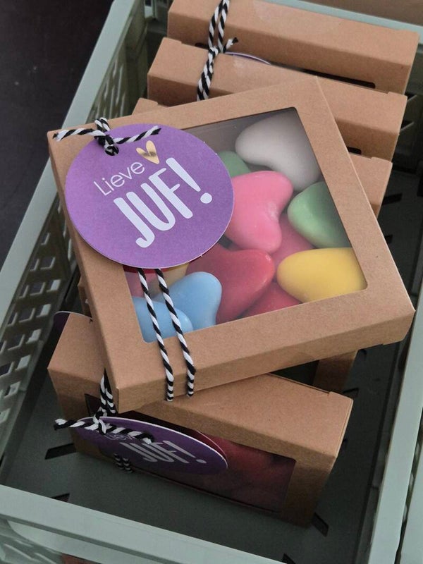 Vensterdoosje hartensnoepjes voor de Juf / Meester