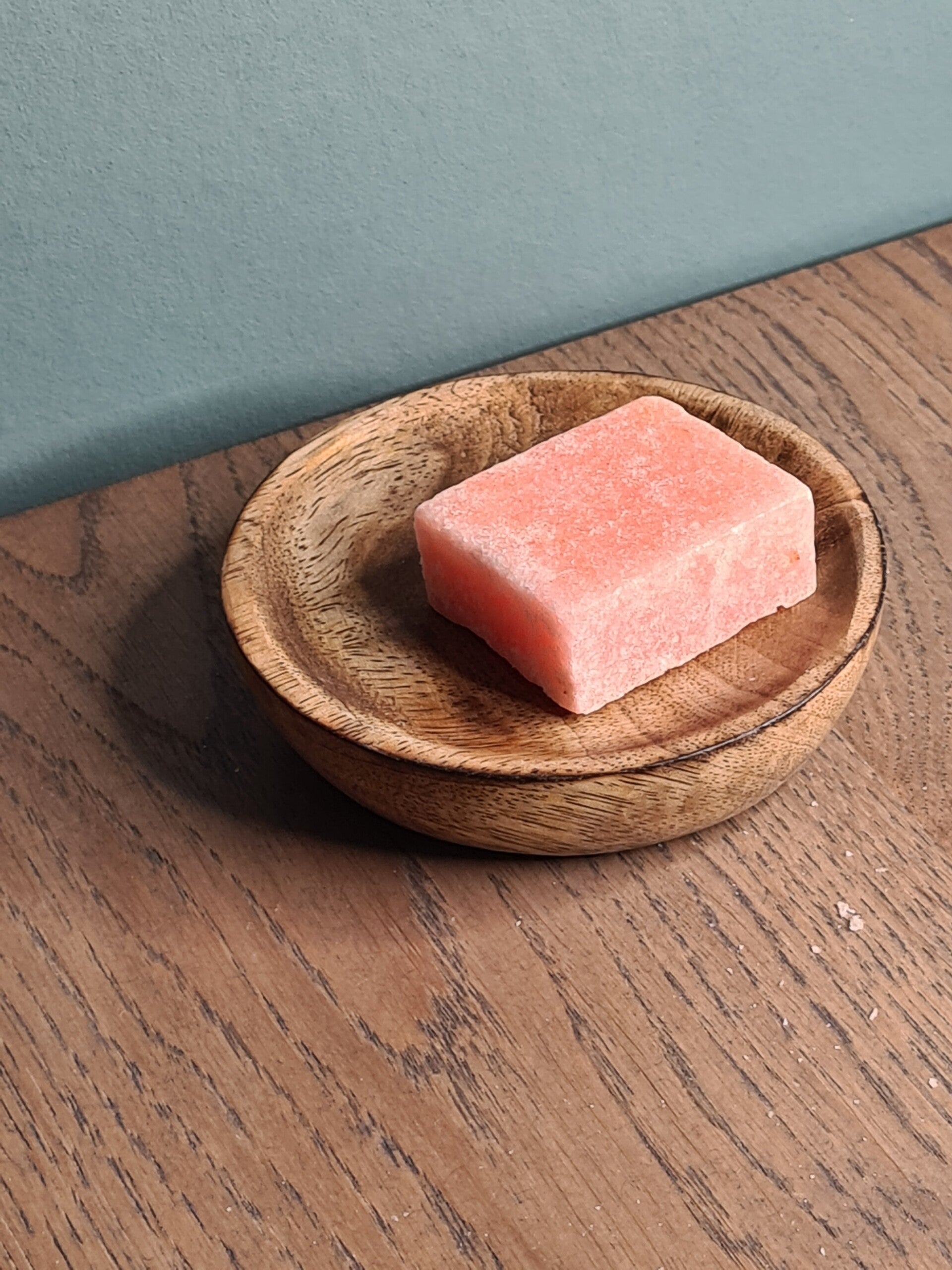 Amber schaaltje rond hout