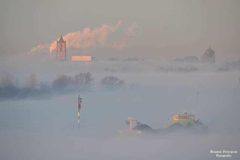 Mist boven de Waal