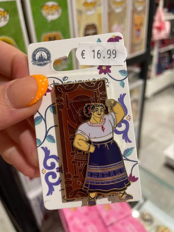Pin encanto Luisa