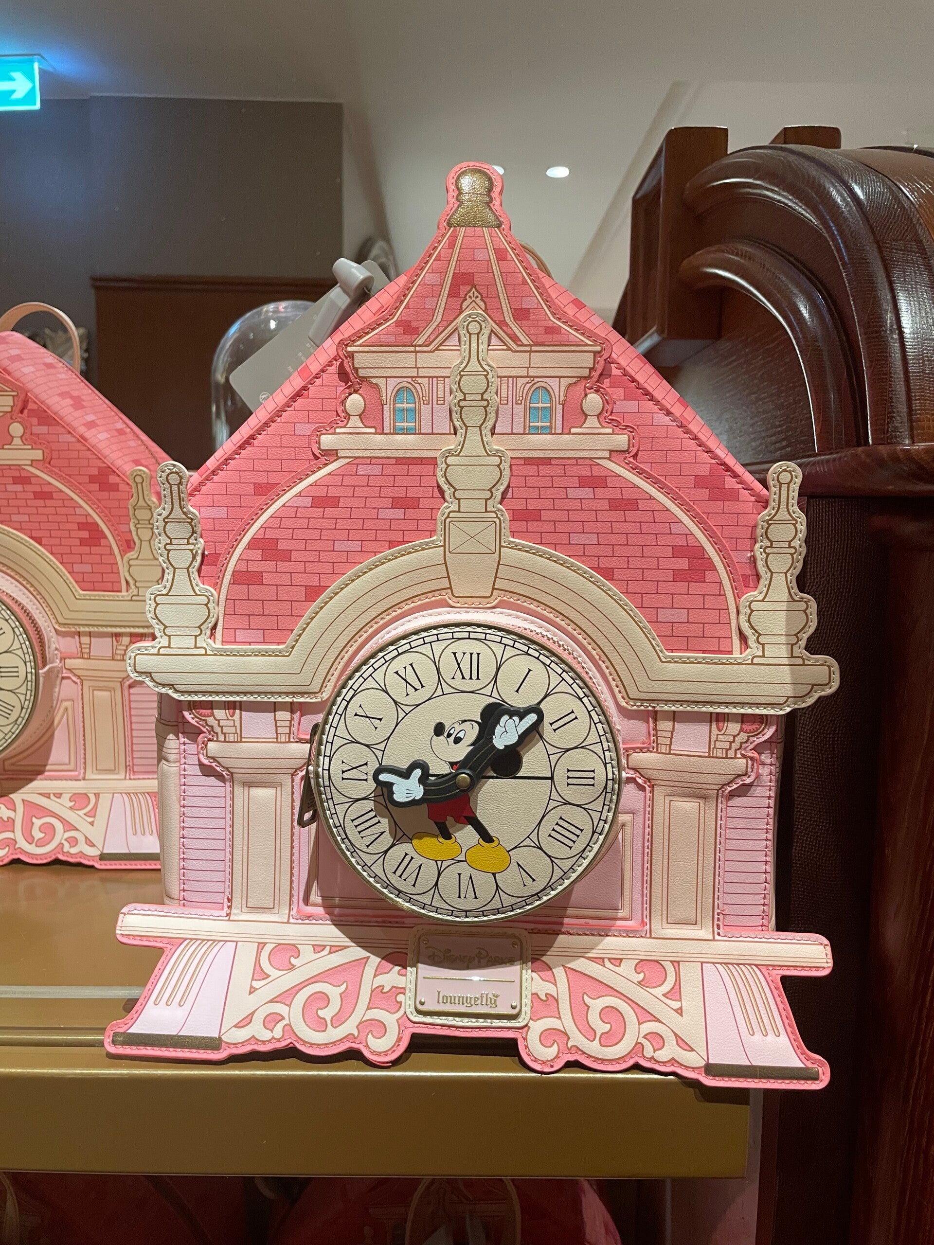Loungefly rugzak Klok Disneyland hotel