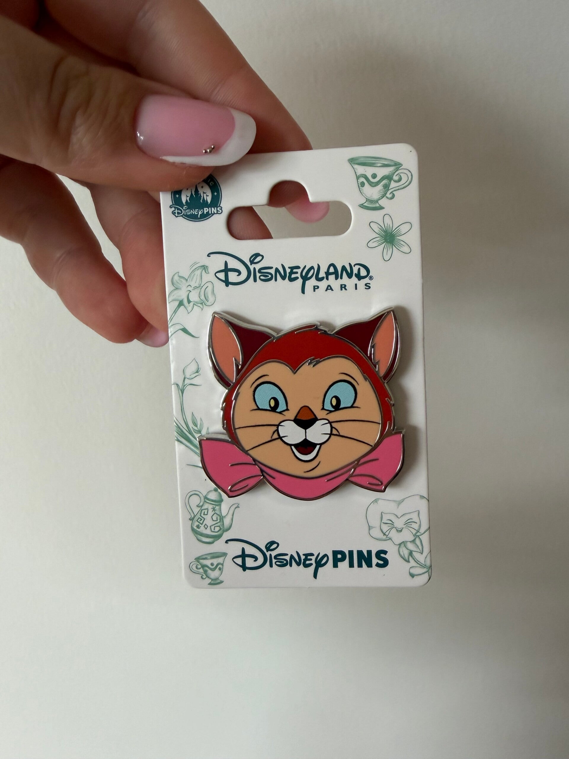 Pin Dinah Alice in Wonderland