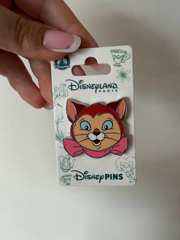 Pin Dinah Alice in Wonderland