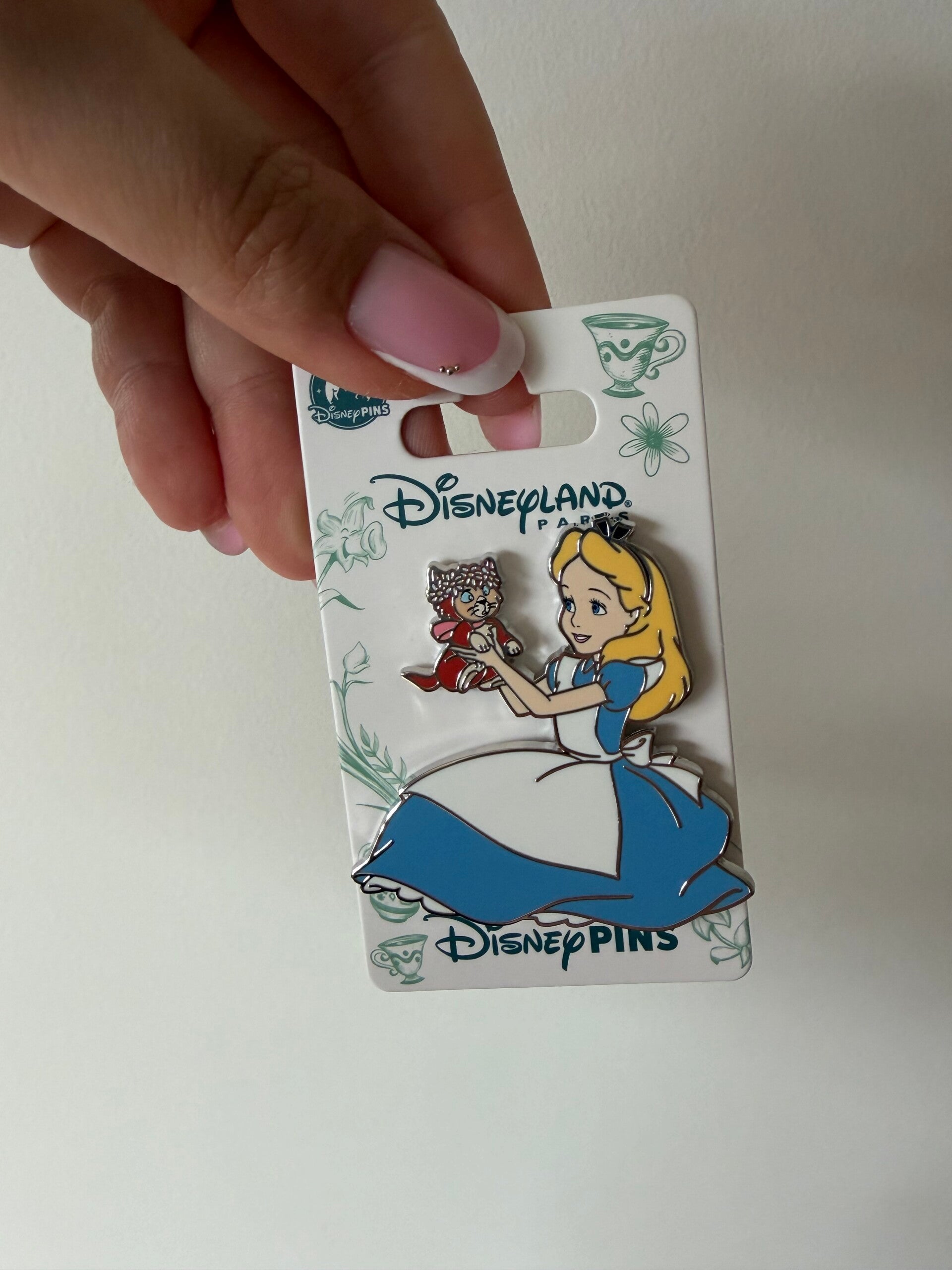 Pin Dinah Alice in wonderland