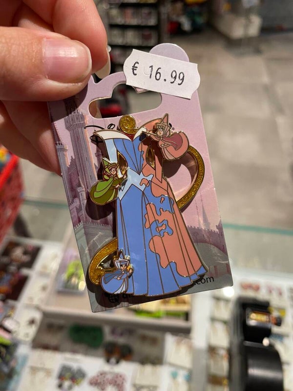 Pin 166 Aurora sleeping beauty Doornroosje jurk