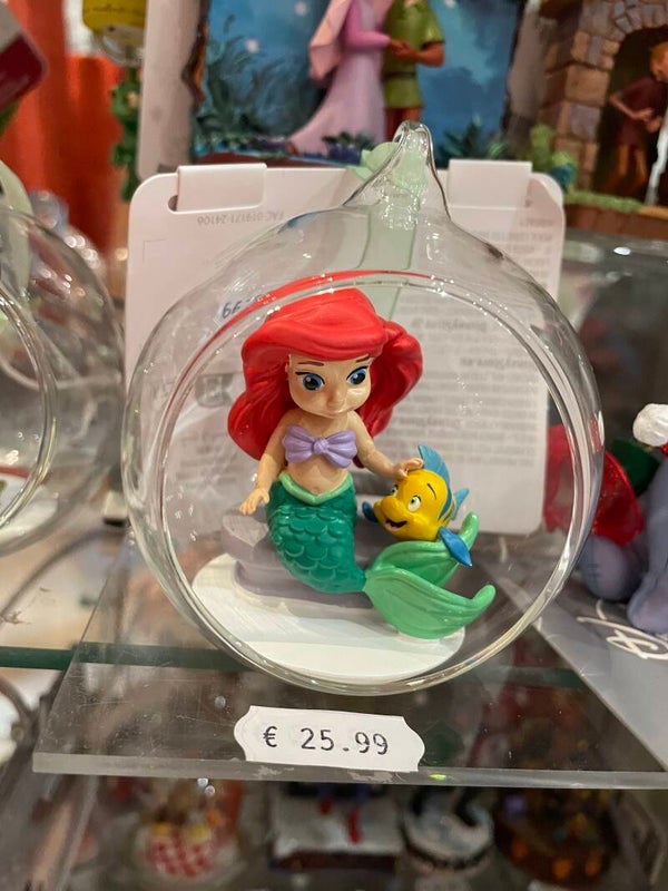 Kerstornament baby Ariël en botje (flounder)