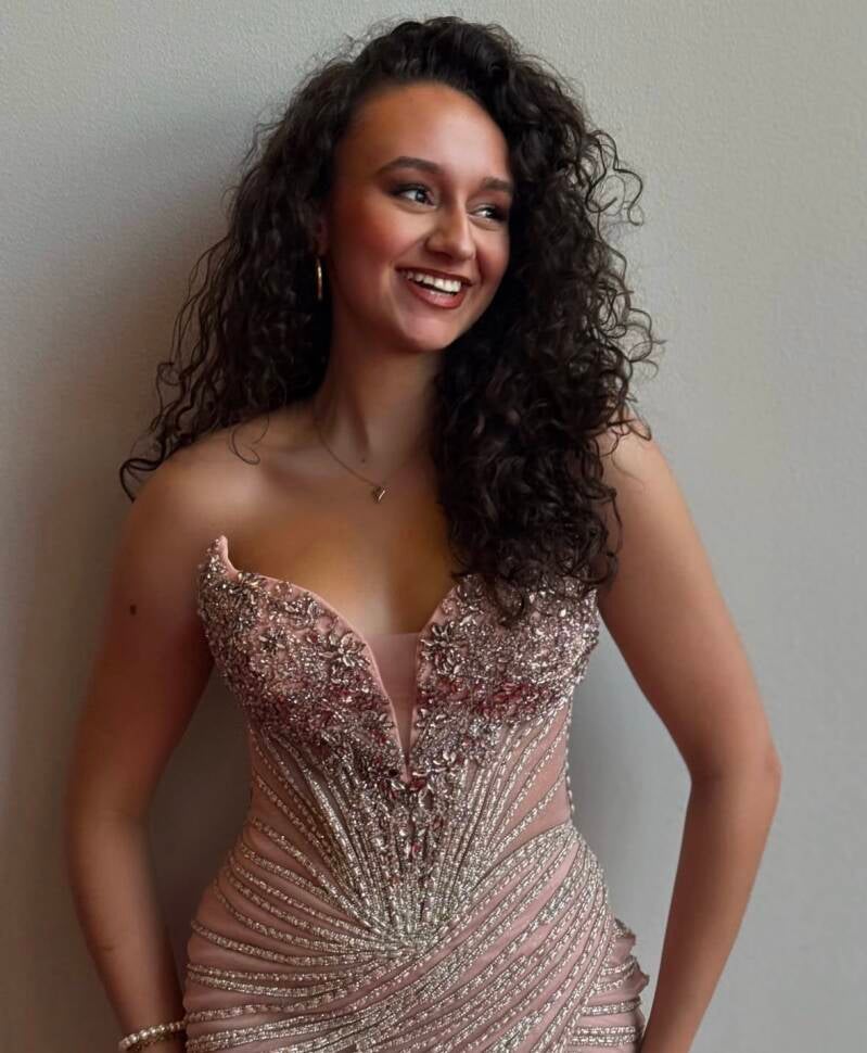 dominique-standard.jpg