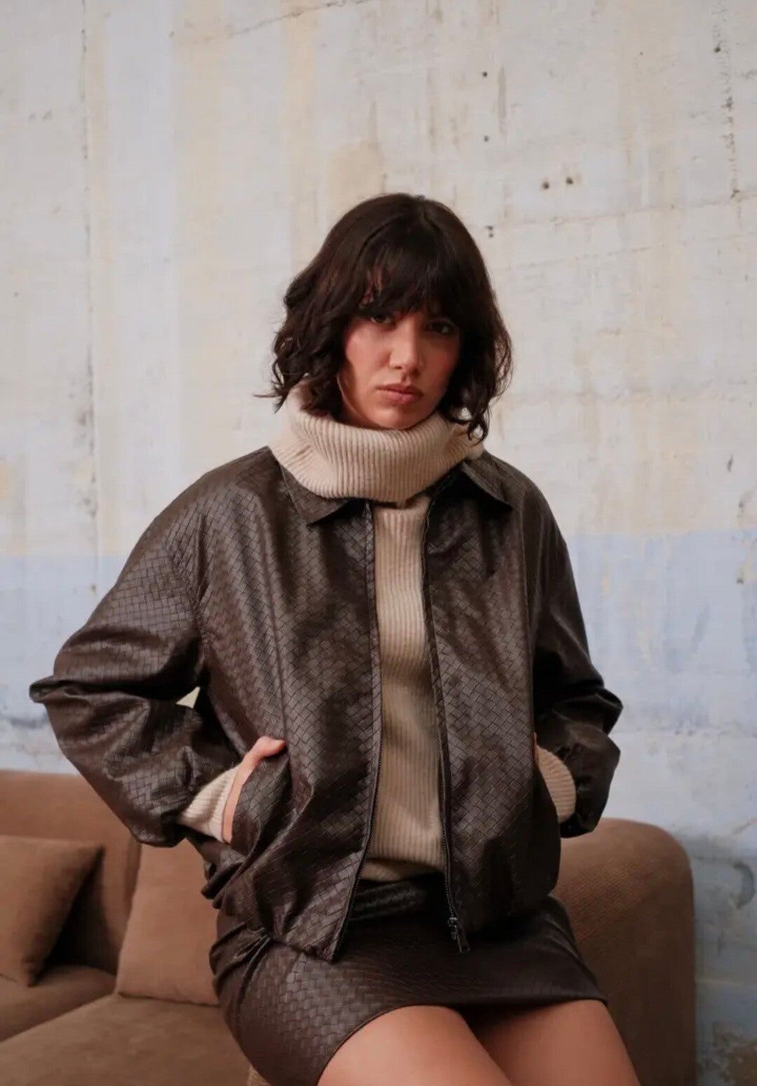 Veste en cuir vegane tressée